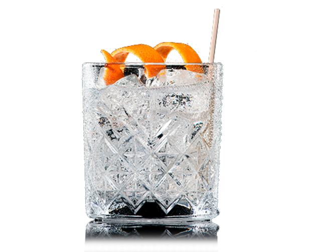 Gin Dry Tonic im Tumbler mit großen Eiswürfeln und Orangenzeste, mit Schweppes Dry Tonic Water.