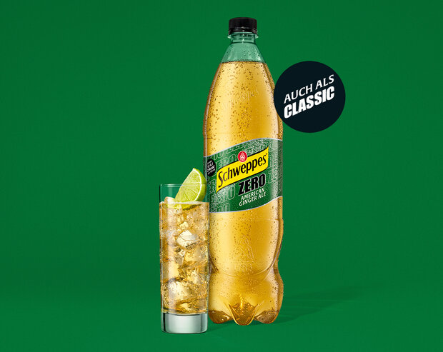 Schweppes American Ginger Ale Zero – große PET-Flasche auf grünem Hintergrund, mit Hinweis ‚Auch als Classic erhältlich‘.