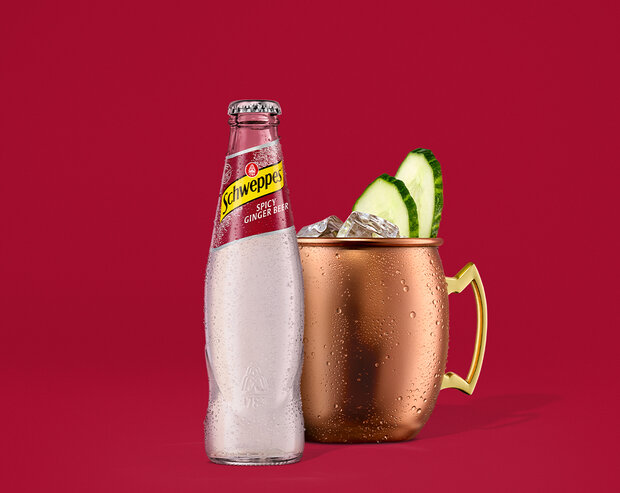 Schweppes Ginger Beer – gekühlte 0,2-l Glasflasche mit Kondensperlen.