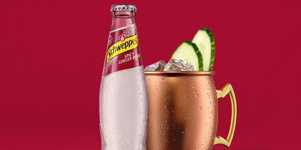 Schweppes Ginger Beer – gekühlte 0,2-l Glasflasche mit Kondensperlen.