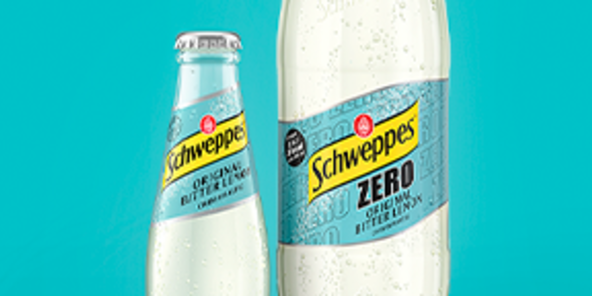 Nahaufnahme: Schweppes Original Bitter Lemon Classic und Zero.