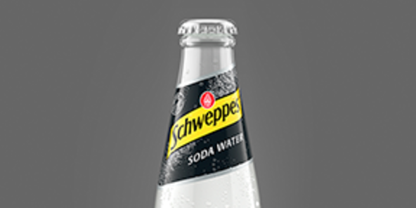 Nahaufnahme: Schweppes Soda Water.