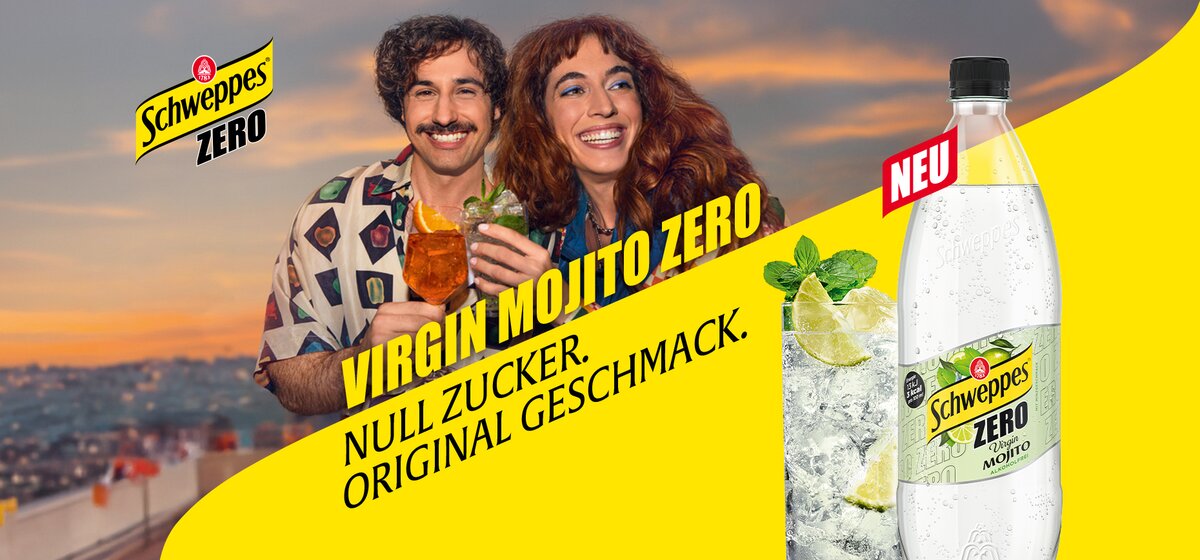 Zwei Personen mit Getränken vor Stadtpanorama bei Sonnenuntergang neben Flasche Schweppes Zero Virgin Mojito mit Text 'VIRGIN MOJITO ZERO NULL ZUCKER. ORIGINAL GESCHMACK.'